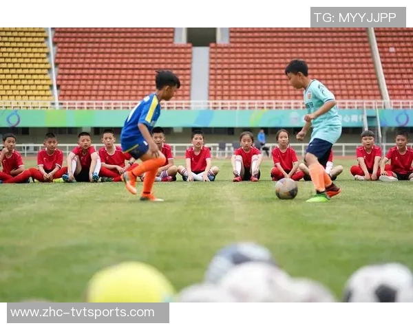 小小足球承载大梦想少年们的拼搏与希望在绿茵场上绽放光芒 小小足球承载大梦想少年们的拼搏与希望在绿茵场上绽放光芒