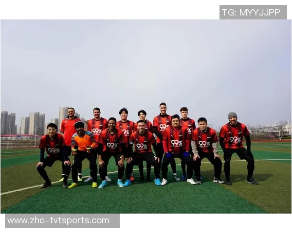 激情四溢的足球友谊赛展现团队精神与友谊的完美结合 激情四溢的足球友谊赛展现团队精神与友谊的完美结合