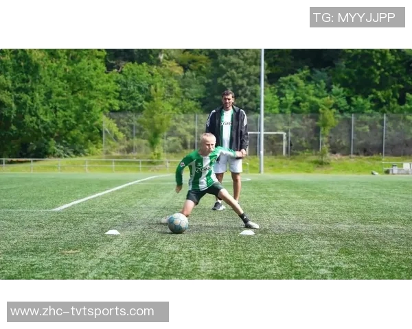 足球运动员速度的科学解析与提升训练方法探讨 足球运动员速度的科学解析与提升训练方法探讨